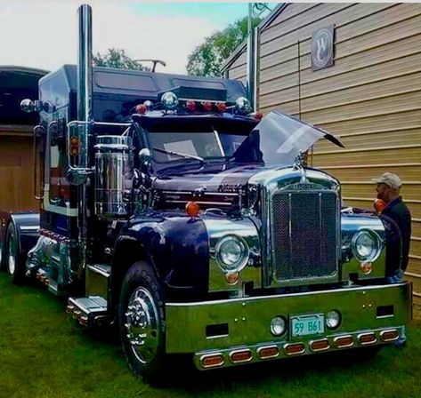 Mack Trucks Superliner, Old Mack Trucks, Customised Trucks, Flatbed Trailer, Custom Big Rigs, Large Truck, Old Pickup Trucks, Antique Trucks, Show Trucks