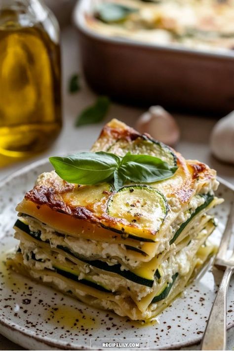 I love this creamy zucchini lasagna that’s not only comforting but also super healthy! Layers of fresh zucchini, creamy ricotta, and melty mozzarella come together for a delightful meal. Perfect for a family dinner or meal prep for the week! Zucchini Lasagna Recipe, Creamy Zucchini, Fresh Zucchini, Traditional Lasagna, Zucchini Lasagna, Healthy Low Carb Recipes, Lasagna Recipe, Meal Prep For The Week, Super Healthy