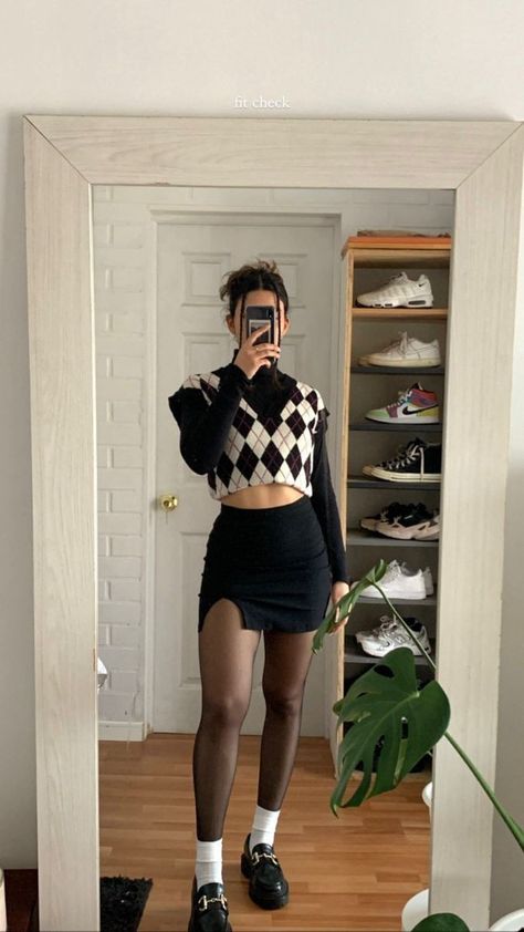 Doc Marten Spring Outfit, Black Skirt With Sneakers Outfit, Skirts With Loafers, Job Clothes, Cold Outfits, Effortlessly Chic Outfits, Paris Outfits, Classy Casual Outfits, White Socks