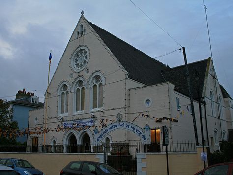 Sikh Gurdwara Gravesend, Kent, UK by L2F1, via Flickr Gravesend Kent, Gurdwara Sahib, See Threw, Derelict Buildings, Kent Uk, Religious Architecture, Residential Apartments, Wolverhampton, Place Of Worship