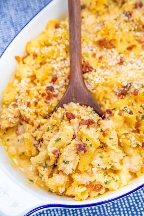 Crack Chicken Macaroni and Cheese Recipe - THE BEST macaroni and cheese EVER! Campanelle pasta, butter, flour, ranch seasoning, heavy cream, milk, salt, pepper, cheddar cheese, chicken and bacon. Can make in advance and refrigerate or freeze for later. Comfort food at its best! Chicken Parm Mac And Cheese, Cheddar Cheese Chicken, Chicken Macaroni And Cheese, Mac And Cheese Recipe Soul Food, Campanelle Pasta, Macaroni And Cheese Casserole, Chicken Macaroni, Macaroni Casserole, Mac And Cheese Casserole