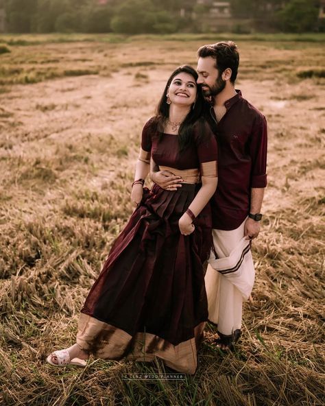 Save The Date Outfit Ideas Kerala, Pattu Dhavani, Pre Wedding Photoshoot Outfit Indian, Save The Date Dress Ideas Kerala, Kerala Engagement Dress Hindus Couple, Save The Date Outfit Ideas, Prewedding Traditional, Girls Background, Hindu Wedding Photos