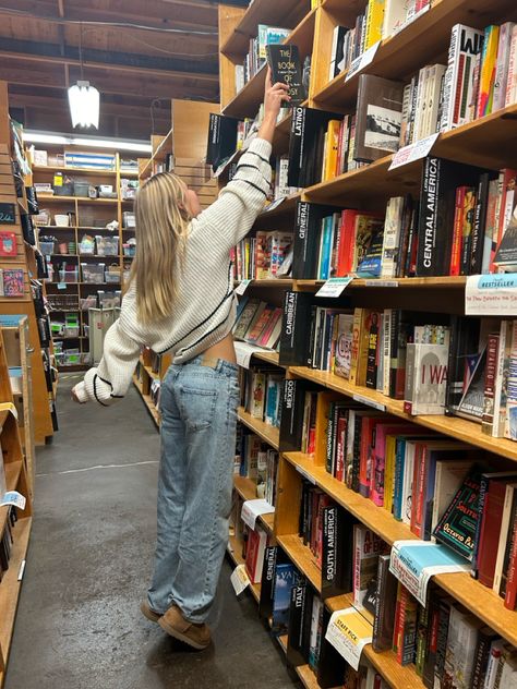 #bookshelf #books #bookstore #reading #library #asthetic Library Aesthetic Pose, Library Books Aesthetic, Bookstore Picture Ideas, Bookish Photoshoot Ideas, Reading Books Vision Board, Working At A Bookstore Aesthetic, Barnes And Noble Photoshoot, Bookstore Owner Aesthetic, Bookstore Poses