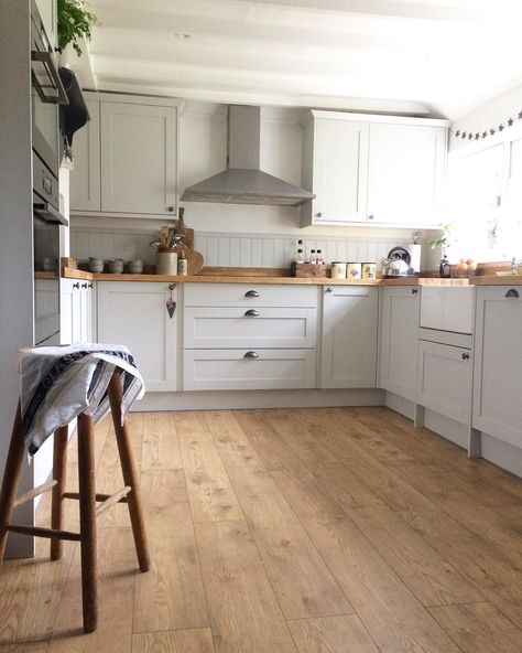 Hands up who is struggling to take photos as it’s too dark before and after work in the week?! ‍♀️So here is a recycled one of my new kitchen...feel free to unfollow as I realise I’m spamming you, I won’t judge Happy hump day and I’m counting the days until we break up Wednesday  #kitchenlove #lovemyrenovation #cottagekitchen #howdens #howdensjoinery #kitcheninspo #instakitchen #listedbuilding #cosycottage #moderncountry #countryhomesandinteriors #actualinstagramhomes #lovetohome #... Modern Country Cottage, Howdens Kitchen, Howdens Kitchens, Modern Country Kitchens, Oak Worktops, Cottage Kitchens, Classic Kitchen, Grey Kitchen, Kitchen Diner