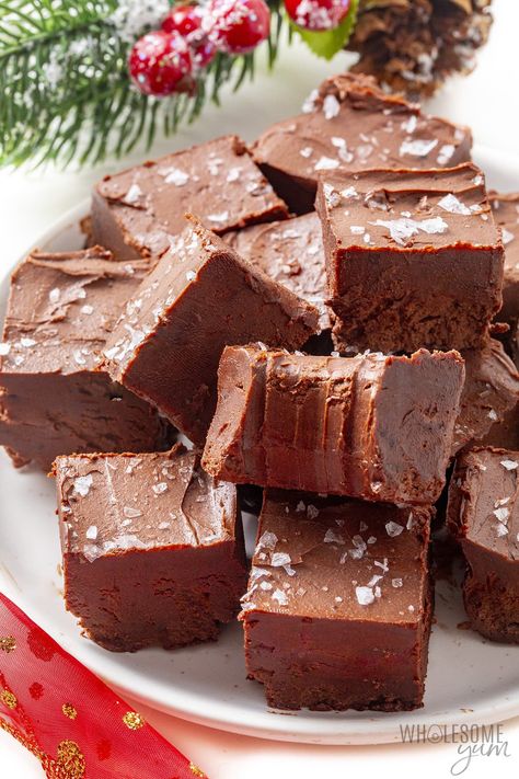 Cocoa Powder Fudge Recipe, Sugar Free Christmas Treats, Sugar Free Low Carb Desserts, Slow Cooker Fudge, Low Carb Treat, Sugar Free Fudge, Low Carb Holiday Recipes, Homemade Fudge Recipes, Keto Fudge