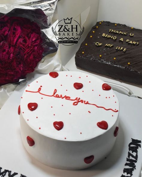 2 pounds fresh cream cake with cakey brownie and flower bouquet 💞 The secret ingredient of Z&H bakes is always love because your satisfaction is our first priority 💕 For order and detail call us or msg us 03336006889 U Can Contact Us through instagram or facebook Please Place Your order 2 Days Before the event 💞 . . . . . #cooking #food #foodie #baking #bakery #instafood #foodphotography #homemade #yummy #foodstagram #delicious #foodlover #foodblogger #chef #cook #dinner #healthyfood #t... Brownie Bouquet, Fresh Cream Cake, Cook Dinner, Fresh Cream, Cooking Food, Secret Ingredient, Cream Cake, Food Lover, Food Blogger