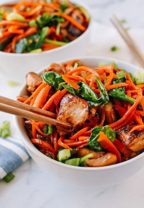 Stir Fry Carrots, Carrot Noodles, Noodles With Chicken, Woks Of Life, The Woks Of Life, Vegetable Noodles, Stir Fry Dishes, Asian Inspired Recipes, Shrimp Dishes