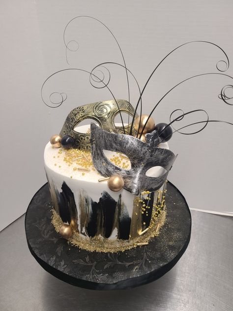 Masquerade Party Cake, Masquerade Party Themes, Sweet 16 Masquerade Party, Mascarade Party, Masquerade Cakes, Gatsby Birthday Party, Carnival Cakes, Masquerade Ball Party, Sweet Sixteen Birthday Party Ideas