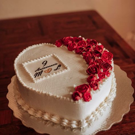 Birthday Cake For Wife, Heart Cake Design, Anniversary Cake Designs, Heart Birthday Cake, Royal Cakes, Simple Dance, Wedding Anniversary Cake, Heart Shaped Cakes, Marriage Anniversary