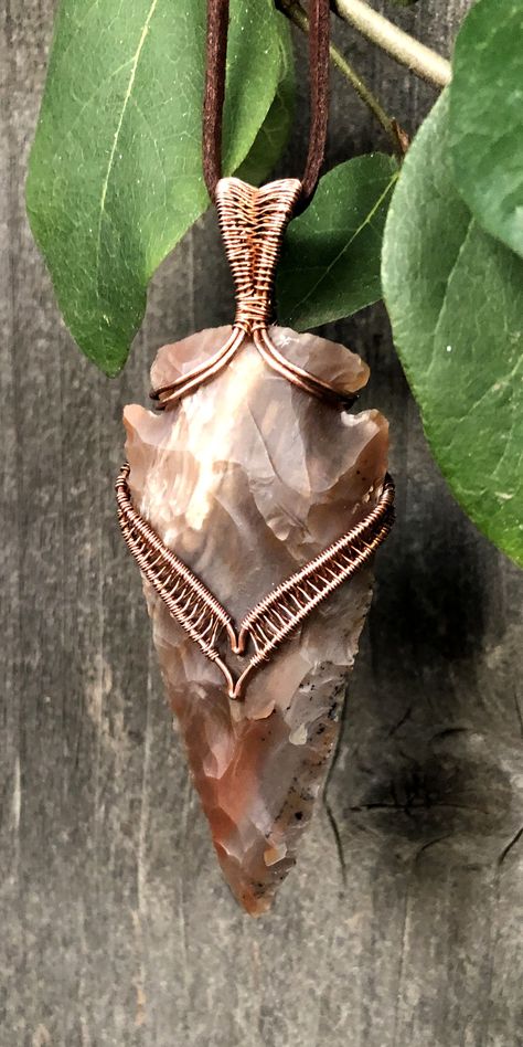 Wire Wrapped Arrowhead Tutorial, How To Wire Wrap Arrowhead, Diy Arrowhead Necklace, Arrowhead Wire Wrapping, Wrapped Arrowhead, Wire Wrapped Arrowhead, Wire Wrap Arrowhead, Arrowheads Jewelry, Arrowhead Pendant Necklace