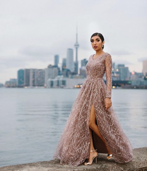 Rupi Kaur wearing gorgeous pink dress in Toronto Mani Jassal, You Are My Heart, Raw Silk Lehenga, Saree Draping Styles, Full Sleeve Blouse, Ritu Kumar, Modern Saree, Anita Dongre, Rupi Kaur