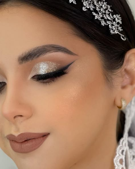 Sliver Makeup, Evening Eye Makeup, Silver Makeup, Wedding Eye Makeup, Sparkly Makeup, Bridal Makeup Wedding, Pinterest Makeup, Creative Eye Makeup, Bride Makeup