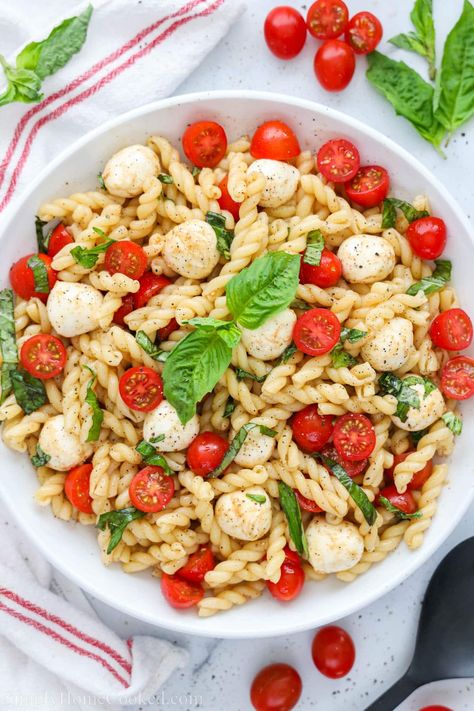 This Caprese Pasta Salad is rich, refreshing, & tangy. It's full of fresh mozzarella, basil, & balsamic vinegar for a bright & delicious dish. Strawberry Feta Spinach Salad, Caprese Pasta Salad Recipes, Greek Chicken Pasta, Broccoli Salad With Cranberries, Crispy Baked Chicken Thighs, Caprese Pasta Salad, Pasta Types, Tuna Salad Pasta, Caprese Pasta