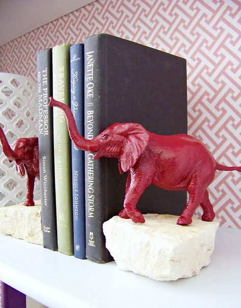 Bookends Diy, Animal Bookends, Craft Organization Diy, Diy Bookends, Elephant Bookends, Dollar Store Diy Projects, Sweet Home Alabama, Organizing Tips, Plastic Toys