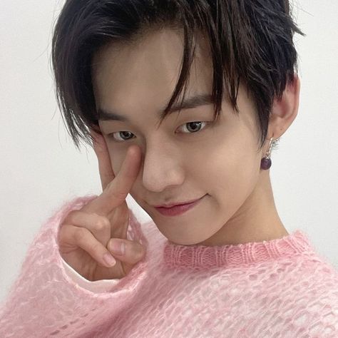 Yeonjun Txt, Txt Yeonjun, On Twitter, Twitter, Hair, Pink, Black