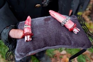 Cute idea for a zombie wedding theme Horror Movie Themed Wedding, Horror Themed Wedding Ideas, Horror Wedding Ideas, Horror Wedding Theme, Horror Theme Wedding, Scary Wedding, Apocalypse Wedding, Horror Wedding, Zombie Wedding