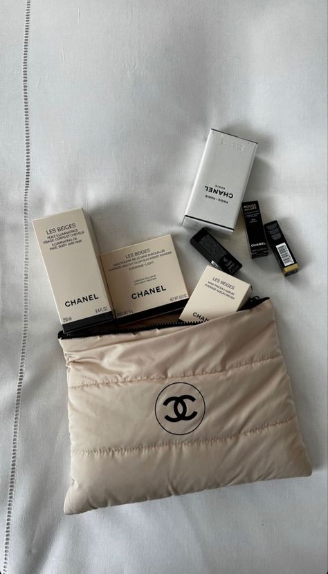 Chanel Makeup Set, Beige Chanel Bag, Chanel Makeup Bag, Back Day Workout, Chanel Set, Chanel Les Beiges, Watches Women Michael Kors, Jewelry Box Makeover, Chanel Makeup