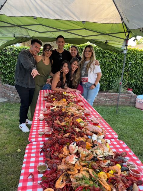 We love a good seafood boil! Especially when our crab is the star of the show😍 Seafood Boil 40th Birthday, Crab Boil Wedding, Seafood Boil Set Up, Shrimp Boil Rehearsal Dinner, Seafood Boil Table Set Up, Lowcountry Boil Party, Seafood Boil Party Table Settings, Fish Boil Party, Lobster Boil Party