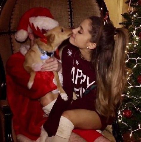 Santa Tell Me, Ariana Grande Bra, Ariana Grande Cute, Ariana Grande Style, Ariana Grande Wallpaper, Ariana Grande Photos, Ariana Grande Pictures, Ariana G, Christmas Icons