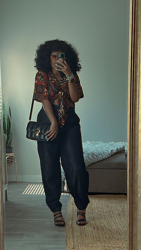 Wide Leg High Waist Pants Outfit, Black Woman Spring Outfit, Outfits With Graphic Tees Black Women, Black Women Casual Fashion, Size 12 Black Women Outfits, Black Women Spring Fashion, Cute Outfits Spring Black Women, Boho Chic Plus Size Outfits, Wide Leg Pants Outfit Black Women