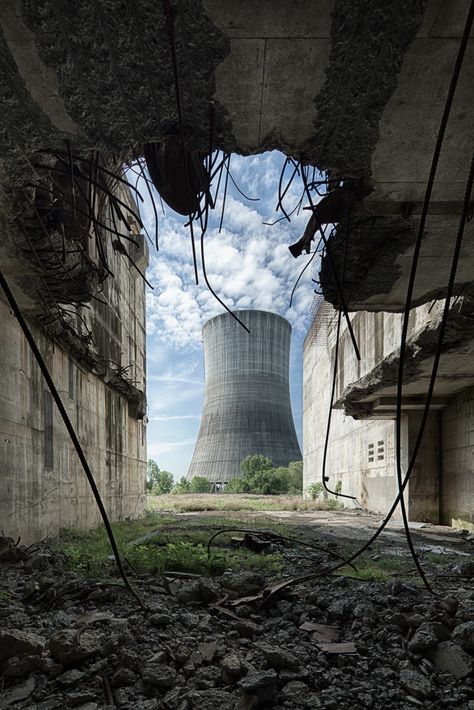 Nuclear Aesthetic, Plant Minimalist, Dystopian Art, Nuclear Apocalypse, Apocalypse Aesthetic, Post Apocalyptic Art, Brutalism Architecture, Nuclear Plant, Cooling Tower