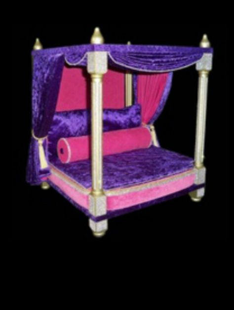 Purple and pink royal princess dog bed End Table Pet Bed, End Table Dog Bed, Suitcase Dog Bed, Diy Dog Beds, Fancy Dog Beds, Unique Dog Beds, Cute Dog Beds, Diy Pet Bed, Pet Projects