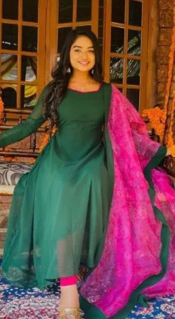 Plain Umbrella Dress Designs, Umbrella Kurti Design, Preethi Sharma, Plain Anarkali, Umbrella Kurti, Long Kurta Designs, Telugu Culture, Anarkali Designs, Churidar Neck