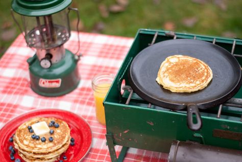 Although there are a variety of decent pancake mixes available, nothing tastes as good as buttermilk pancakes built from scratch. Glamping Recipes, Homemade Buttermilk Pancakes, Banana Blueberry Pancakes, Campfire Grill, Camping Breakfast, Homemade Buttermilk, Decoration House, Camping Holiday, Campfire Food