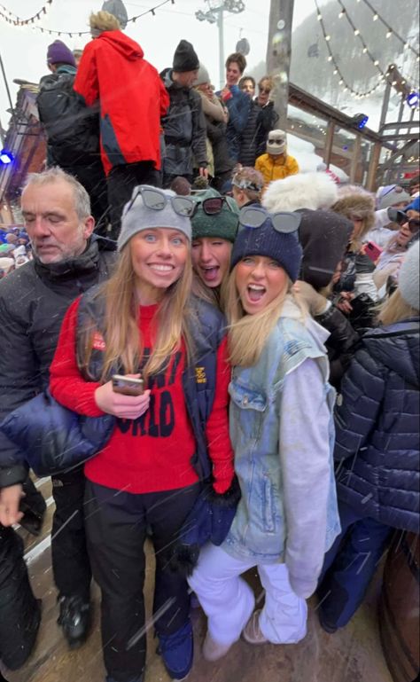 Afterski Outfit, After Ski Outfit, Apres Ski Party Outfit, After Ski, Apres Ski Outfits, Ski Aesthetic, Apres Ski Party, Ski Bums, Snowboarding Trip