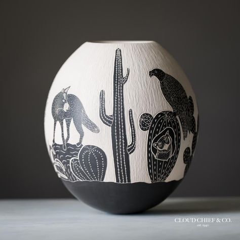 Mata Ortiz Pottery, Etched Pottery, Desert Plains, Art Decor Diy, Clay Inspiration, Hand Built Pottery, Carving Ideas, Pottery Crafts, Sgraffito