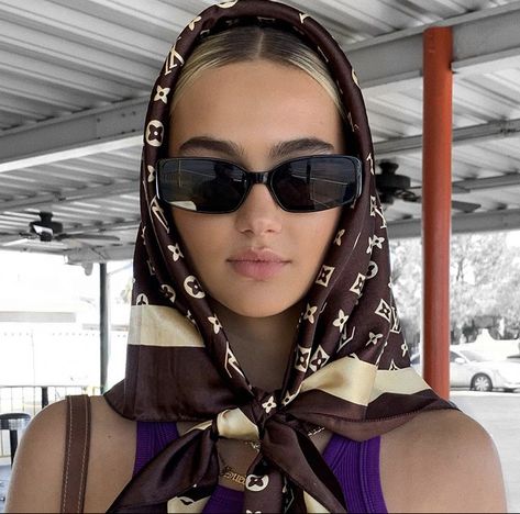 #louisvuitton #headscarf #sunglasses Suede Brooks, Sunglasses For Your Face Shape, Sac Louis Vuitton, Louis Vuitton Sneakers, Outfit Look, Mode Inspo, Fashion Tips For Women, Fashion Killa, Scarf Styles