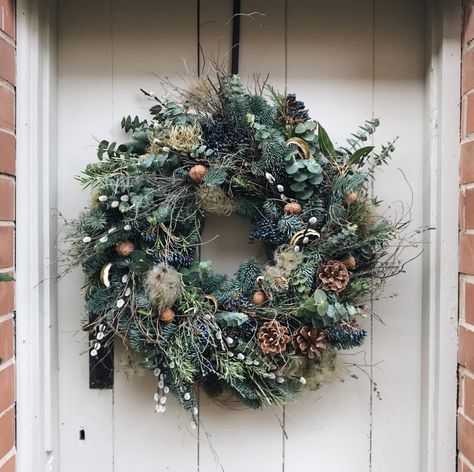 Real Wreath, Natal Natural, Christmas Decorations Wreaths, Christmas Door Wreaths, Christmas Wreaths To Make, Natural Christmas, Xmas Wreaths, Pretty Christmas, Gorgeous Christmas