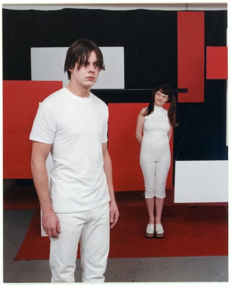 The White Stripes Aesthetic, White Album 2 Anime, The White Stripes Band, Band Black And White, The White Stripes Album Cover, White Stripes Band, Jack Russell Great White Band, Vma Performance, Meg White