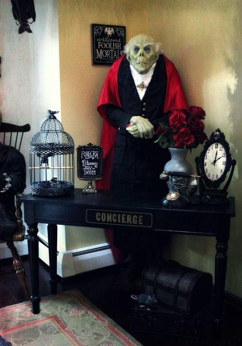 haunted hotel decor Halloween Interior Decorations, Dead And Breakfast, Halloween Interior, Halloween Home Decor Ideas, Halloween Forum, Haunted Dollhouse, Haunted Hotel, Tower Of Terror, Halloween Vampire