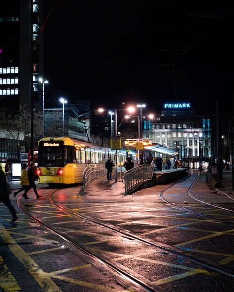 Manchester Night Aesthetic, Manchester At Night, Manchester England Aesthetic, Manchester Aesthetic, Journey Photography, Manchester Street, Manchester Piccadilly, Manchester Travel, Uk Photography