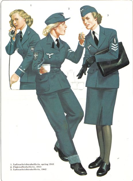 Women's Military Uniform, Ww2 Women, Wwii German Uniforms, 1940s Women, Anti Aircraft, Wwii Uniforms, Ww2 Uniforms, Ww2 Soldiers, German Girls