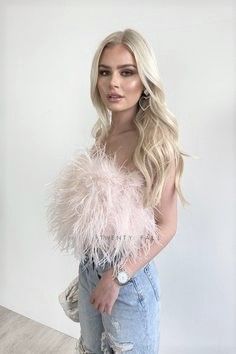 Short Birthday Dress, Ostrich Feather Top, Semi Formal Mujer, Feather Outfit, Feather Top, Dress Decoration, Feather Tops, Ostrich Feather, New Years Eve Outfits