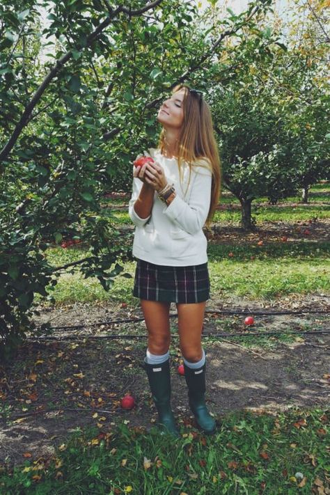 Hunter Boots Outfit, University Outfit, Preppy Fall, Preppy Girl, Cute Preppy Outfits, Looks Black, Cute Fall Outfits, Look Vintage, Outfits Casual