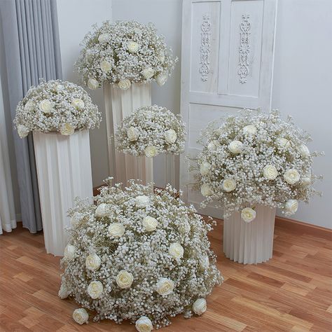 Rose Wedding Arrangements, Flower Ball Centerpiece, Table Centerpiece Flower, Table Arrangements Wedding, Breath Flowers, Party Girlande, White Roses Wedding, Ball Wedding, Baby Breath