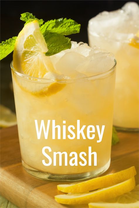 Whisky Smash Recipe, Summer Whisky Cocktails, Refreshing Whiskey Cocktails, Whiskey Party Food Ideas, Manly Cocktail Recipes, Whiskey Smash Cocktail, Whiskey Summer Cocktails, Whiskey Lemonade Cocktail, Whiskey Batch Cocktail