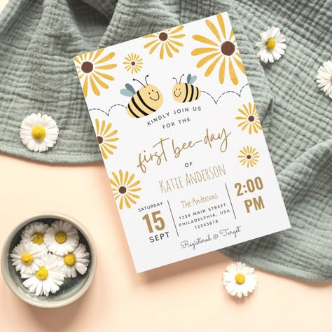 First Bee Day, Bee Themed Birthday Party, Bee Sunflower, Baby First Birthday Themes, Invitation First Birthday, Bee Birthday Party, Bee Day, 1st Birthday Themes, Bee Party