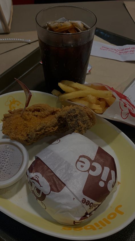 Jollibee 🍗 Jollibee Prank Picture, Jollibee Aesthetic, Jollibee Food, Pranks Pictures, Boyfriend Pranks, Eating Alone, Face Photo, Couples Goals, Spicy Chicken