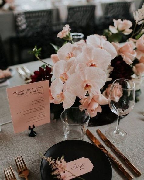 Modern Blush Orchid and Black Wedding Table Ideas #weddings #wedding #weddingideas #blackweddings #pinkweddings Ceremony Arrangement, Wedding Table Designs, Wedding Concept, Tafel Decor, Dusty Rose Wedding, Unique Wedding Flowers, Orchid Wedding, Wedding Table Settings, Wedding Tablescapes