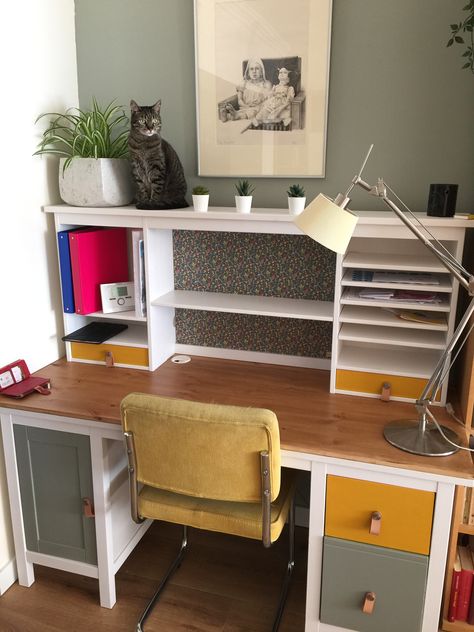 Ikea Hack Hemnes bureau Ikea Hemnes Desk Hack, Hemnes Desk Ideas, Hemnes Desk Hack, Ikea Wooden Desk, Bureau Hack Ikea, Ikea Hemnes Desk, Hemnes Desk, Desk Revamp, Hemnes Ikea