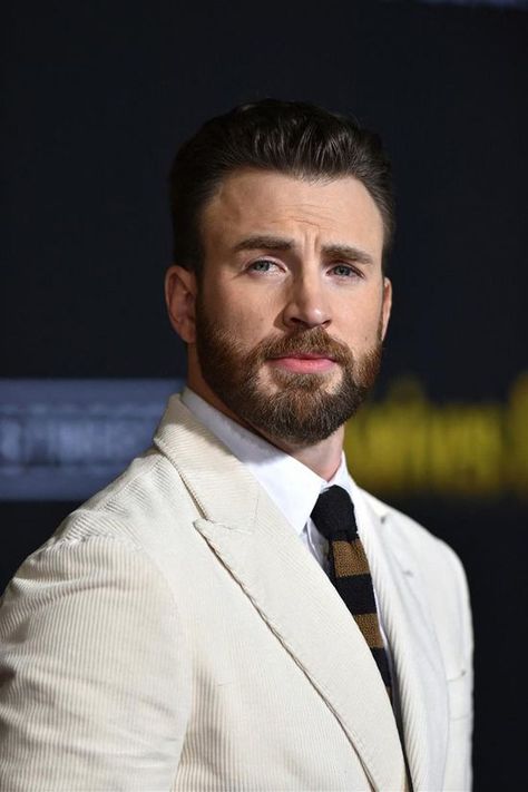 Avengers Black Widow, Chris Evans Beard, Christopher Robert Evans, Christopher Evans, Steve Rogers Captain America, Robert Evans, Chris Evans Captain America, Marvel Actors, Man Thing Marvel