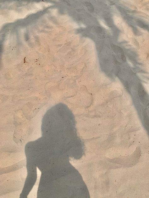 Sunny Day Vibes Aesthetic, Bright Sunny Day Aesthetic, Sunny Day Pictures, Sunny Day Aesthetic, Beach Photo Inspiration, Beach Selfie, Sun Aesthetic, Summer Board, Sunny Vibes