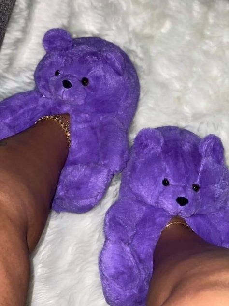 Paris Instagram Pictures, Purple Bear, Kids Outfits Daughters, Looks Kylie Jenner, Punk Style Outfits, Fluffy Shoes, Cute Slides, Pink Outfits Victoria Secret, Shoes Wallpaper