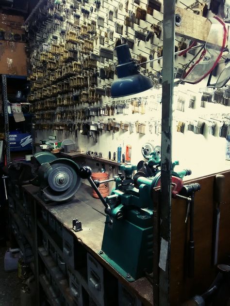 Locksmith Workshop, Work Shops, Vintage Tools, Garage, Tools