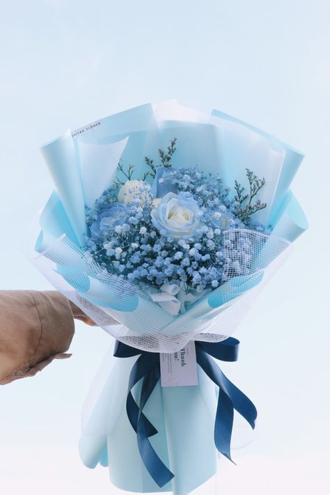 Light Blue Carnations, Blue Gypsophila Bouquet, Babys Breath Boquets, Blue Bouquet Aesthetic, Blue Roses Bouquet Gift, Blue Baby Breath Bouquet, Galaxy Bouquet, Flower Bouquet Baby Breath, Baby Blue Bouquet