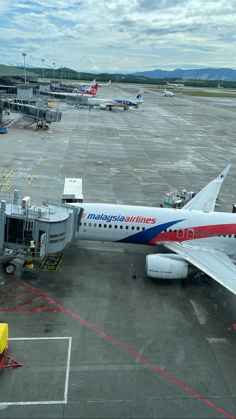 Malaysia Snapchat Stories, Klia Airport Kuala Lumpur, Malaysian Aesthetic, Malaysia Airport, Fake Post, Airplane Window View, Kuala Terengganu, Private Flights, Kuala Lumpur City